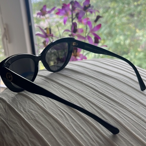 Sunglasses - Picture 3 of 3